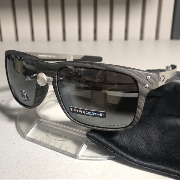 holbrook oakley woodgrain